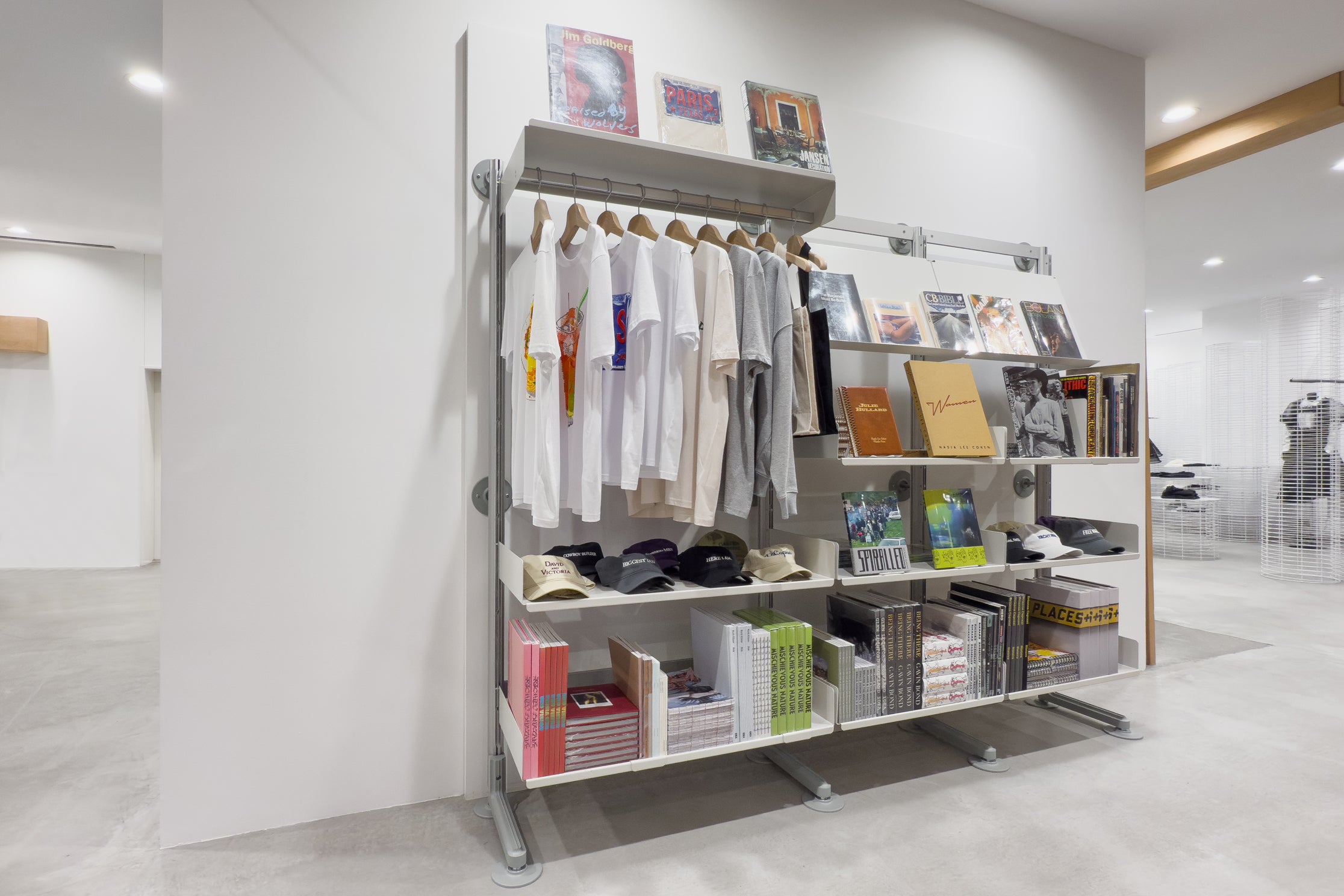 DOVER STREET MARKET ドーバーストリートマーケット 28.5 昨日オープンを遂げたドーバーストリートマーケット