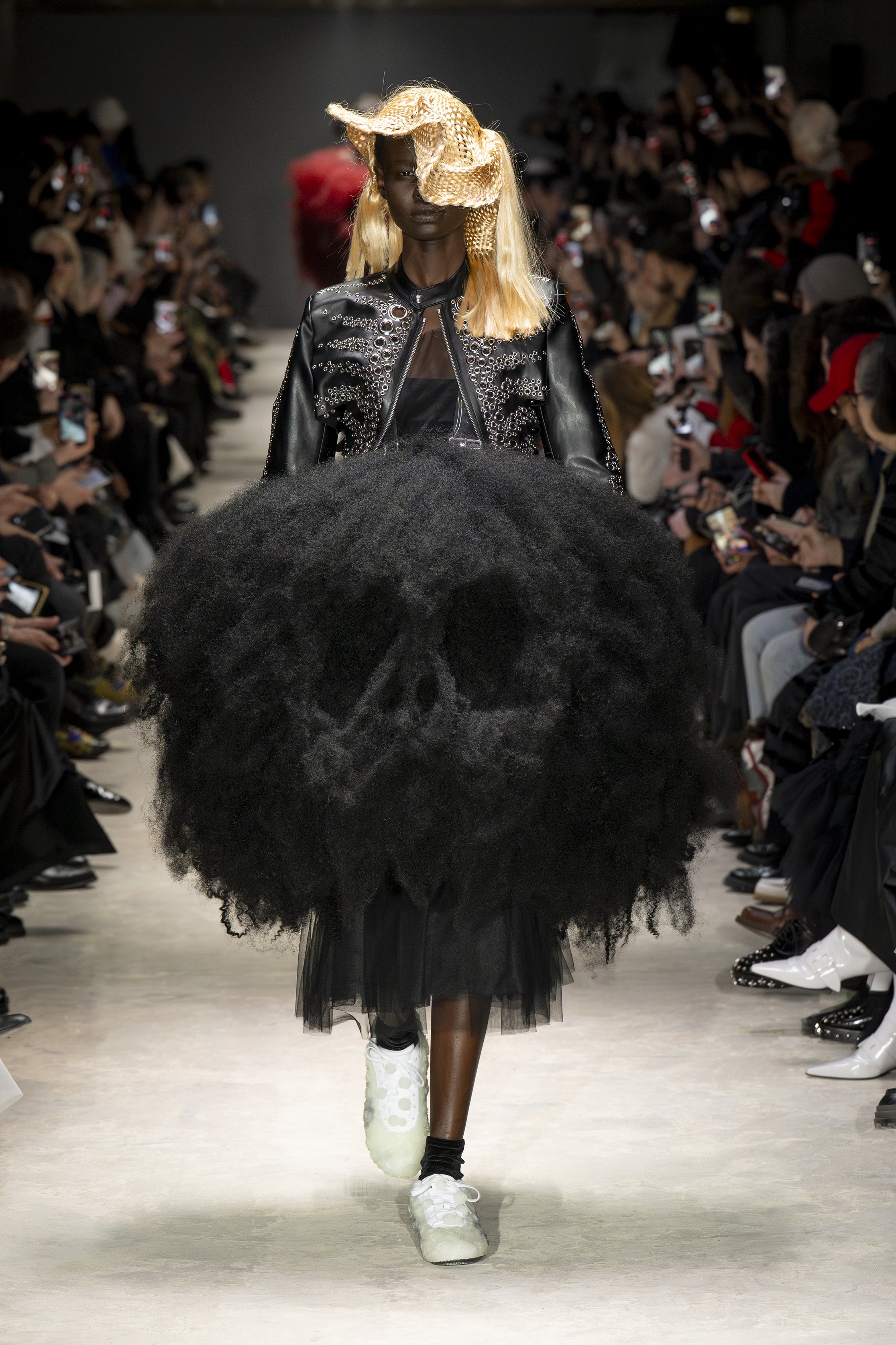 Fashion model wearing a NOIR KEI NINOMIYA AW26 outfit