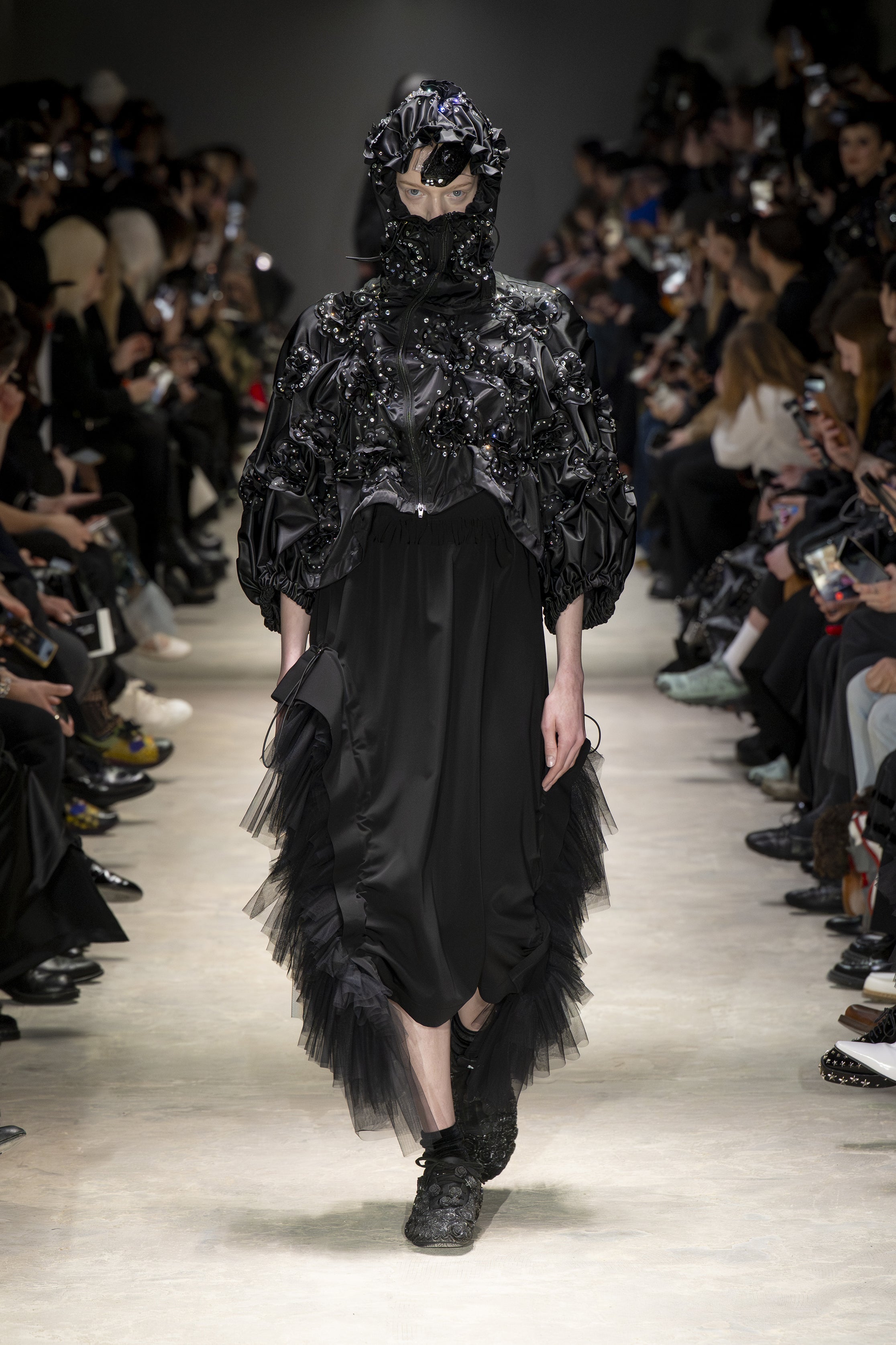 Fashion model wearing a NOIR KEI NINOMIYA AW26 outfit