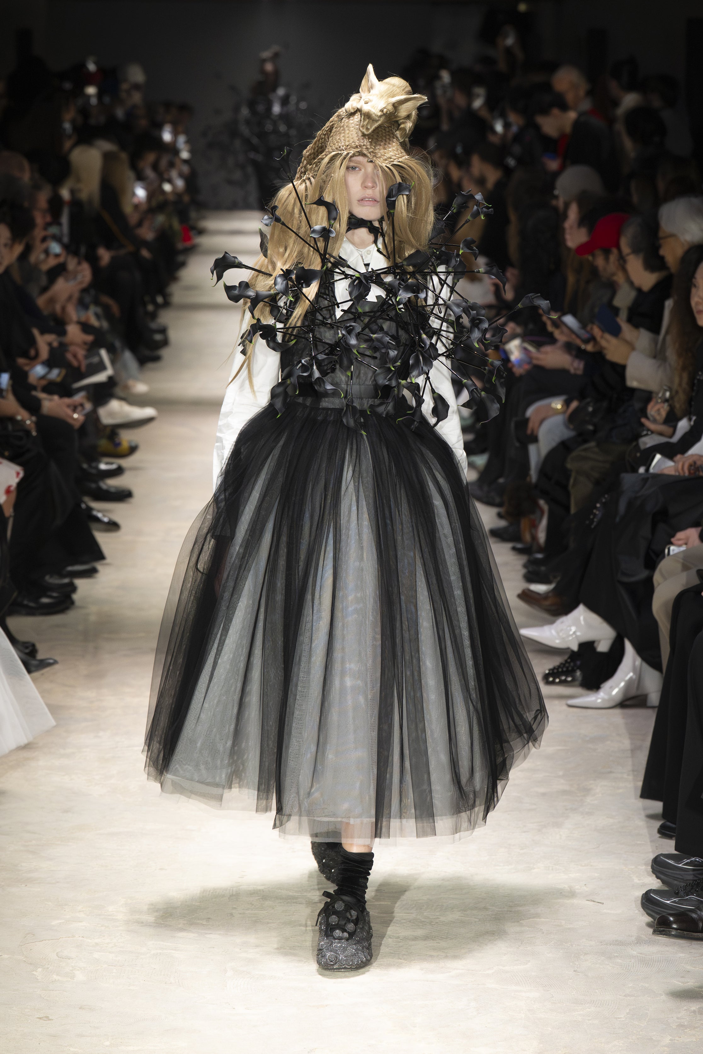 Fashion model wearing a NOIR KEI NINOMIYA AW26 outfit