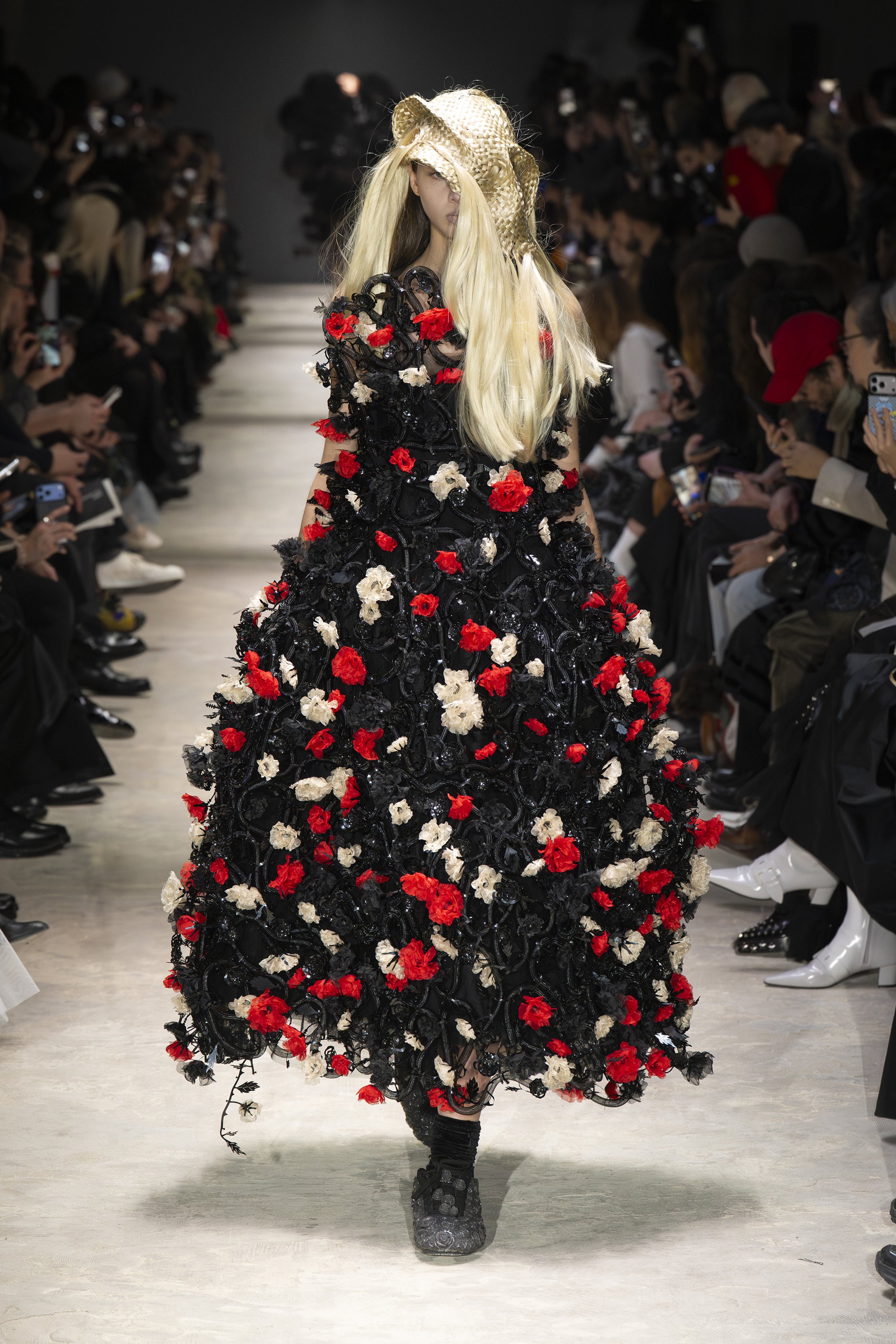 Fashion model wearing a NOIR KEI NINOMIYA AW26 outfit