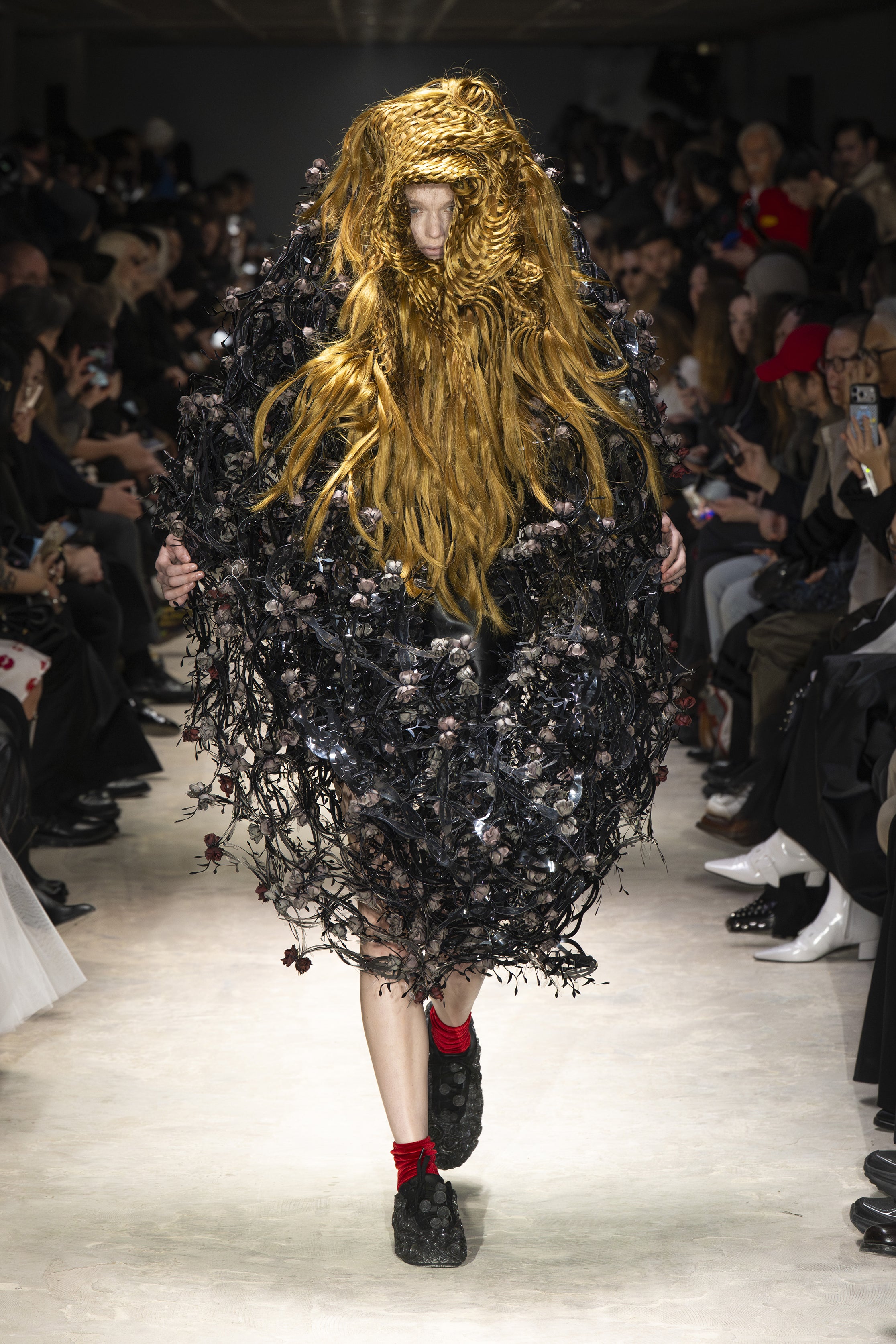 Fashion model wearing a NOIR KEI NINOMIYA AW26 outfit